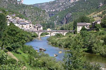 Photo du village des Vignes, gorges du Tarn, Lozère, France